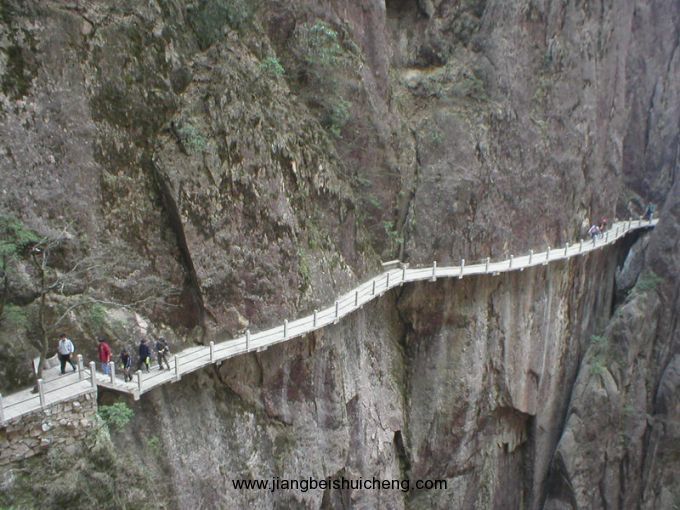 西海大峡谷,又称白云谷,是黄山风景区经过数年的努力,在