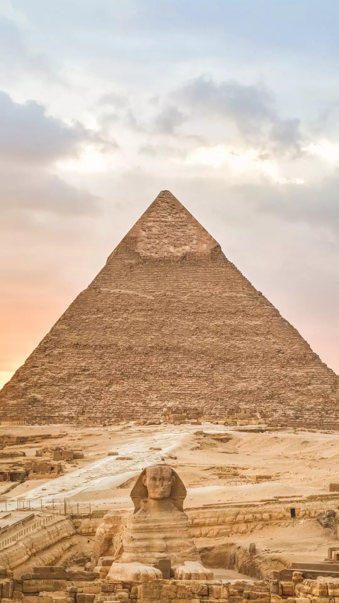 金字塔(古埃及金字塔)金字塔在埃及和美洲等地均有分布,古埃及的上